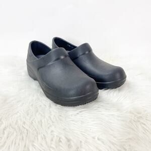 Crocs Dual Comfort US 7 Womens Black Rubber Slip On Closed Toe Clog Shoes